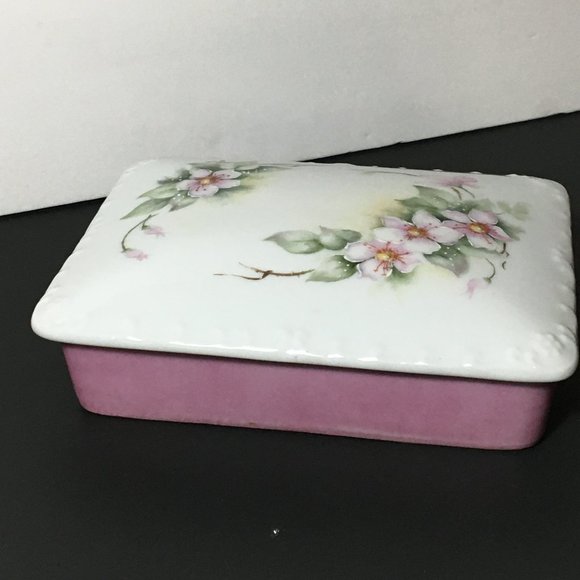 Beautiful Vintage Porcelain Floral Divided Playing Cards/Trinket Covered Dish - Picture 4 of 12